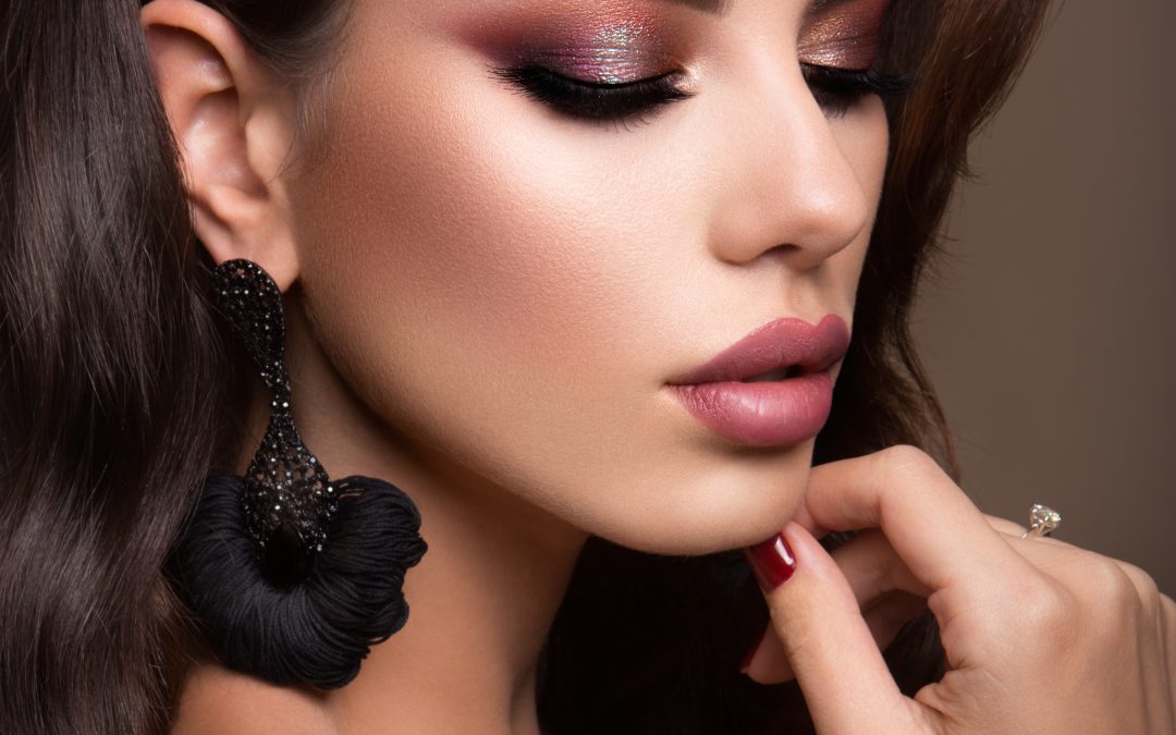 Mastering the Art of Monochromatic Makeup: A Trend to Transform Your Artistry in HEALTH AND SKINCARE / SOMATOLOGY / BEAUTY AND NAILS / HAIR AND BEAUTY / COSMETOLOGY / PROFESSIONAL MAKE-UP ARTISTRY